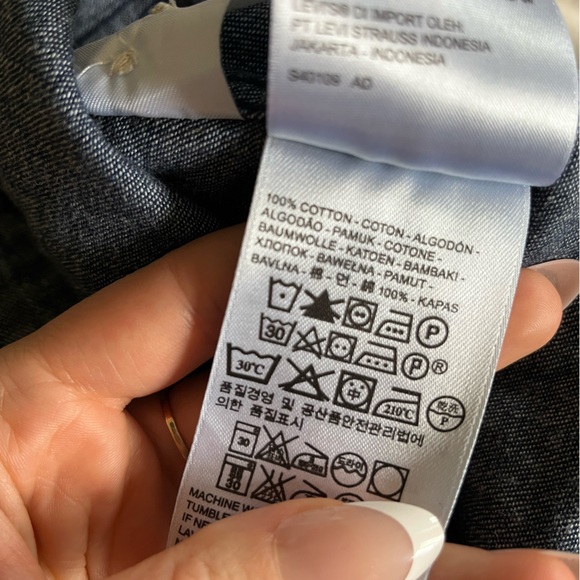 Levi’s Jean shirt - Picture 3 of 7